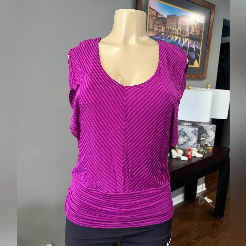 White House | Black Market 2 Tone Hot Pink Striped V-Neck Short Sleeves Blouse